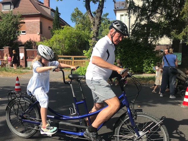 Sommerfest Bohnsdorf: Tandem-Nachwuchs bei einer Probefahrt